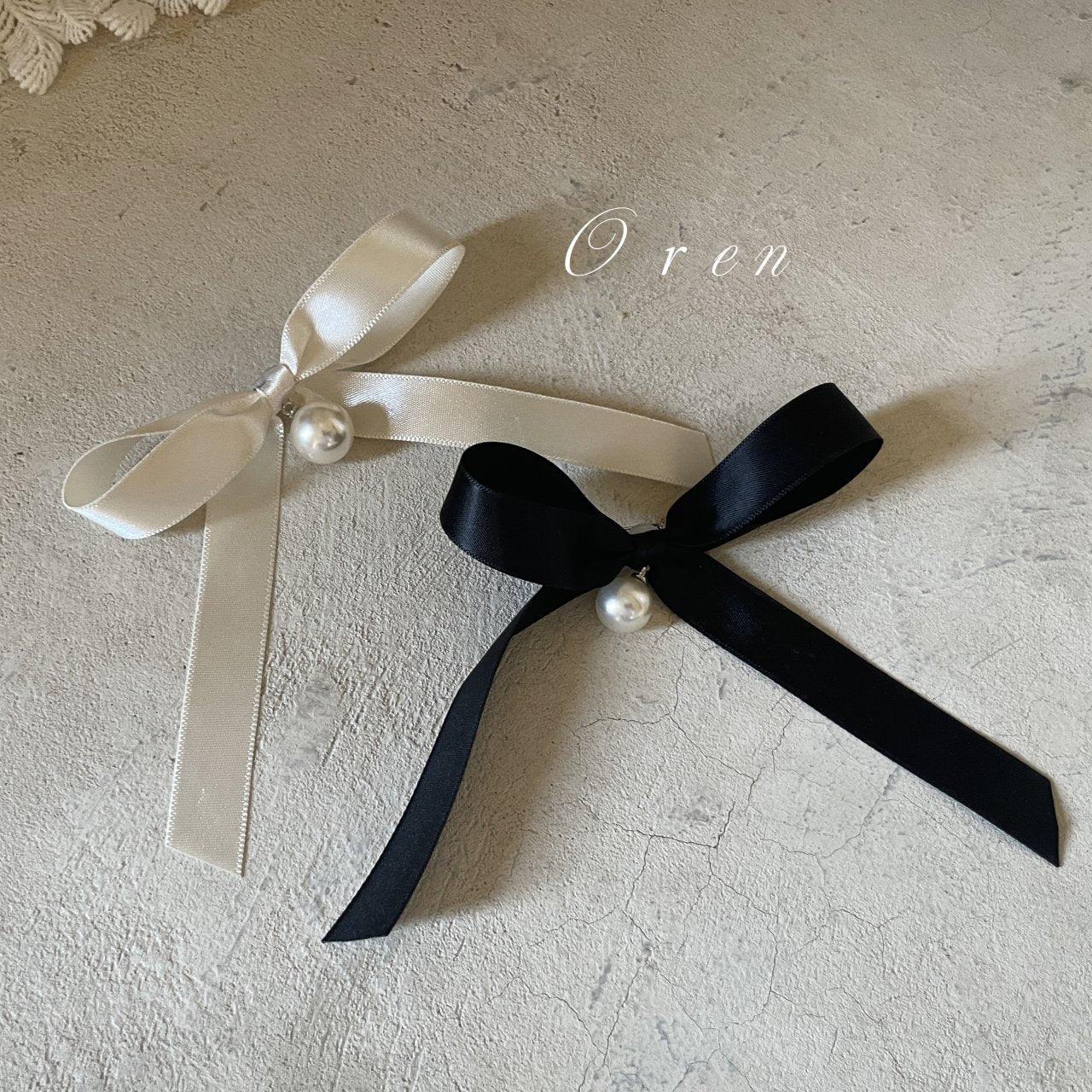 韓國童裝 25夏 | OR25231 Elena Ribbon Brooch (Cream + Black 2-piece set)