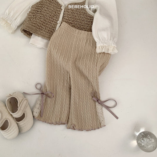 韓國童裝 25春 | BB25101 蕾絲喇叭褲 LACE RIBBON BOOTCUT PANTS