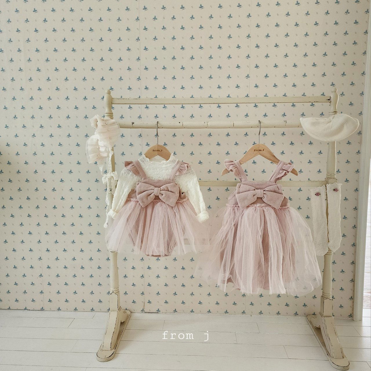 韓國童裝 24秋 | FromJ Frill Ribbon Shasha Suit / Ops - FLO | FLOWERKKOCH 
