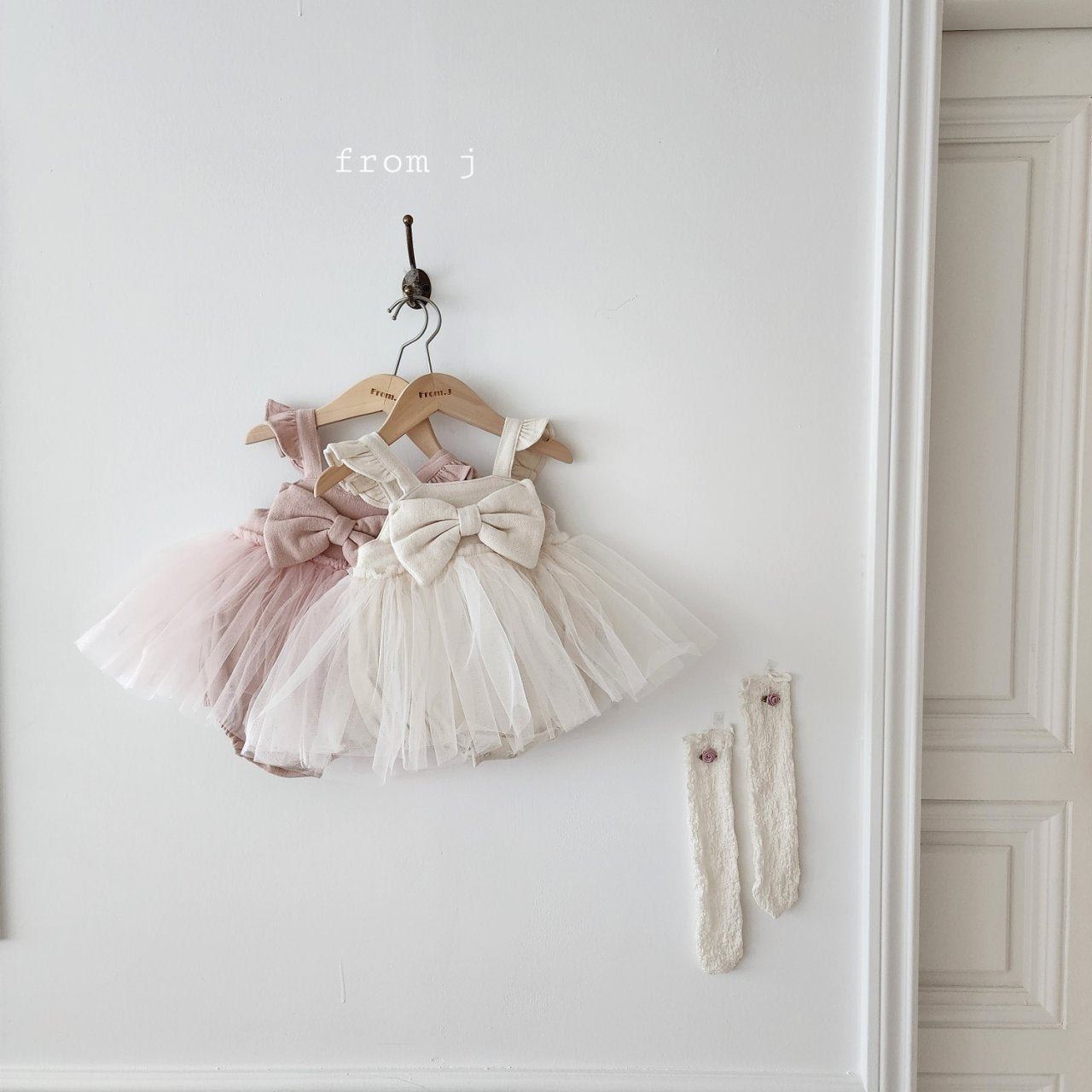 韓國童裝 24秋 | FromJ Frill Ribbon Shasha Suit / Ops - FLO | FLOWERKKOCH 