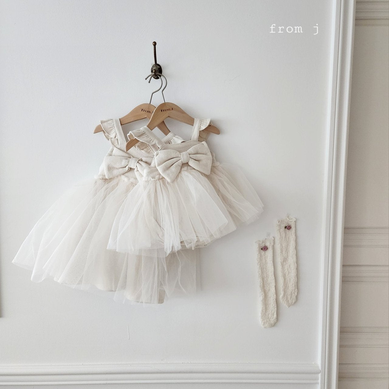 韓國童裝 24秋 | FromJ Frill Ribbon Shasha Suit / Ops - FLO | FLOWERKKOCH 