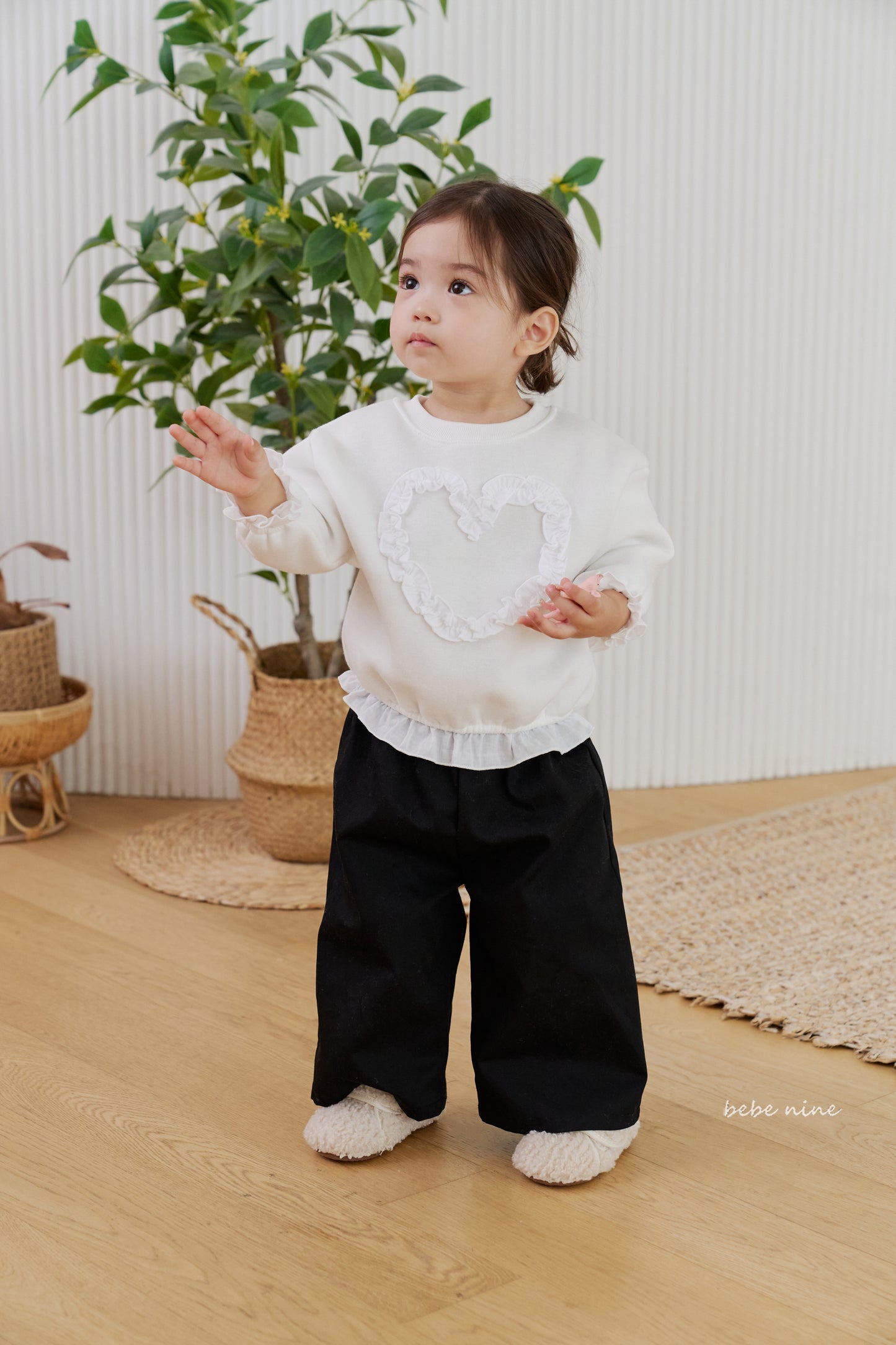 韓國童裝 25秋冬| BN25443 Heart Frill Sweatshirt