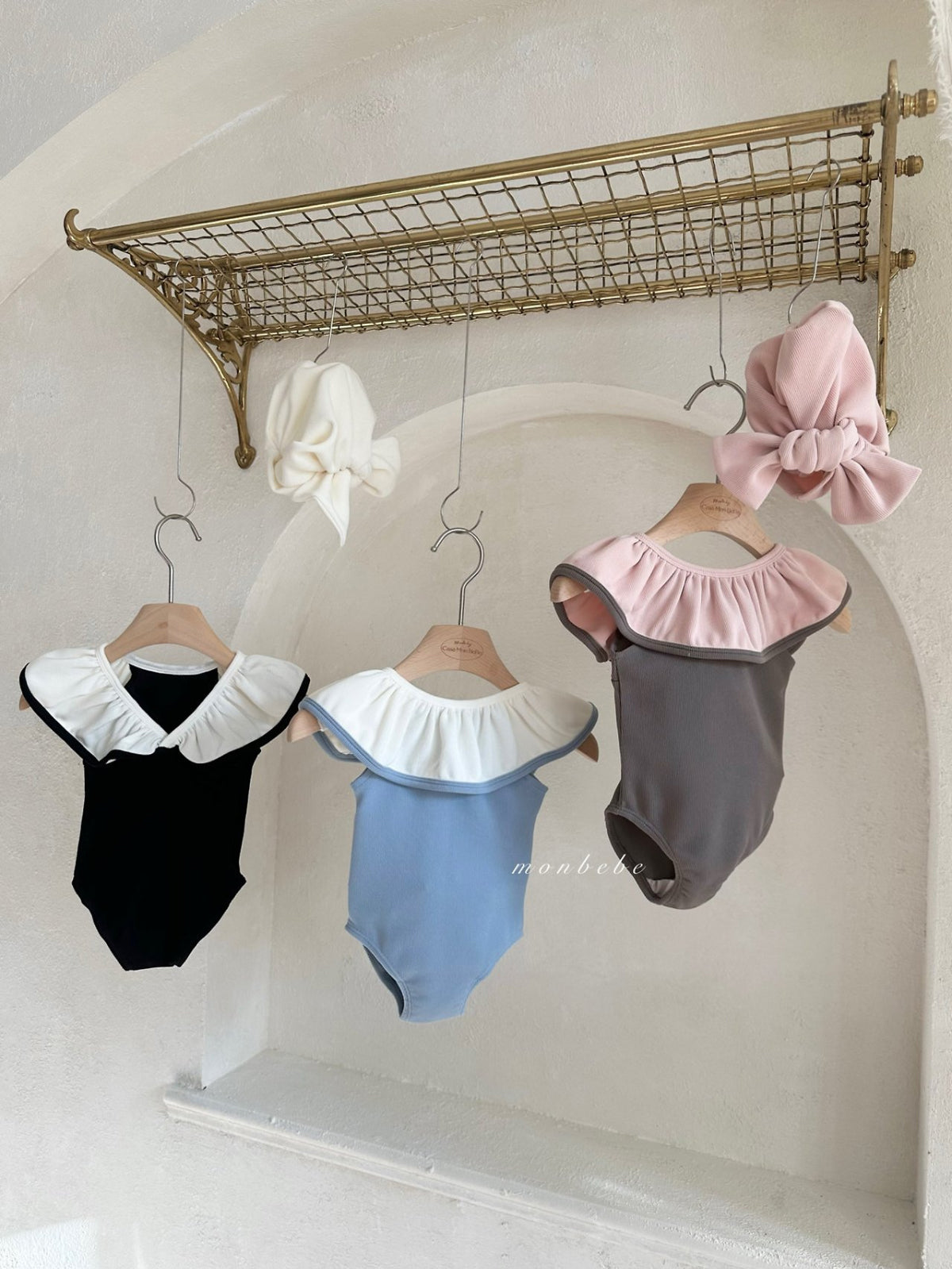 韓國童裝 Swimwear 2026新款 Monbebe 荷葉邊泳衣（泳帽套裝）
