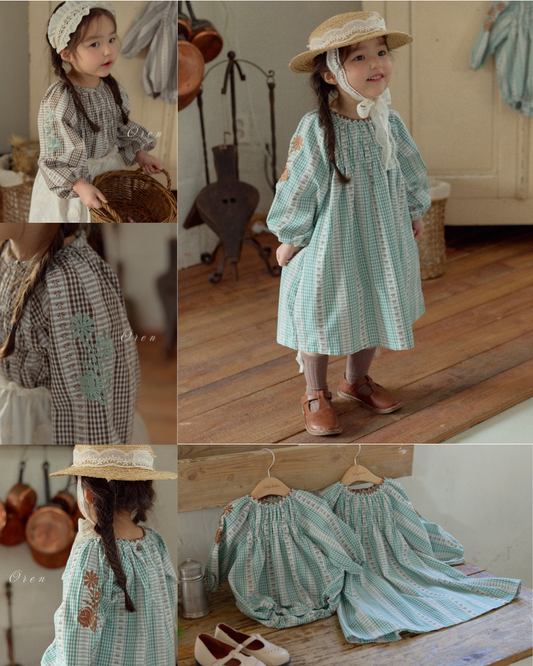 韓國童裝 26春 |  OR47 Embroidery flower check dress (85~120cm)