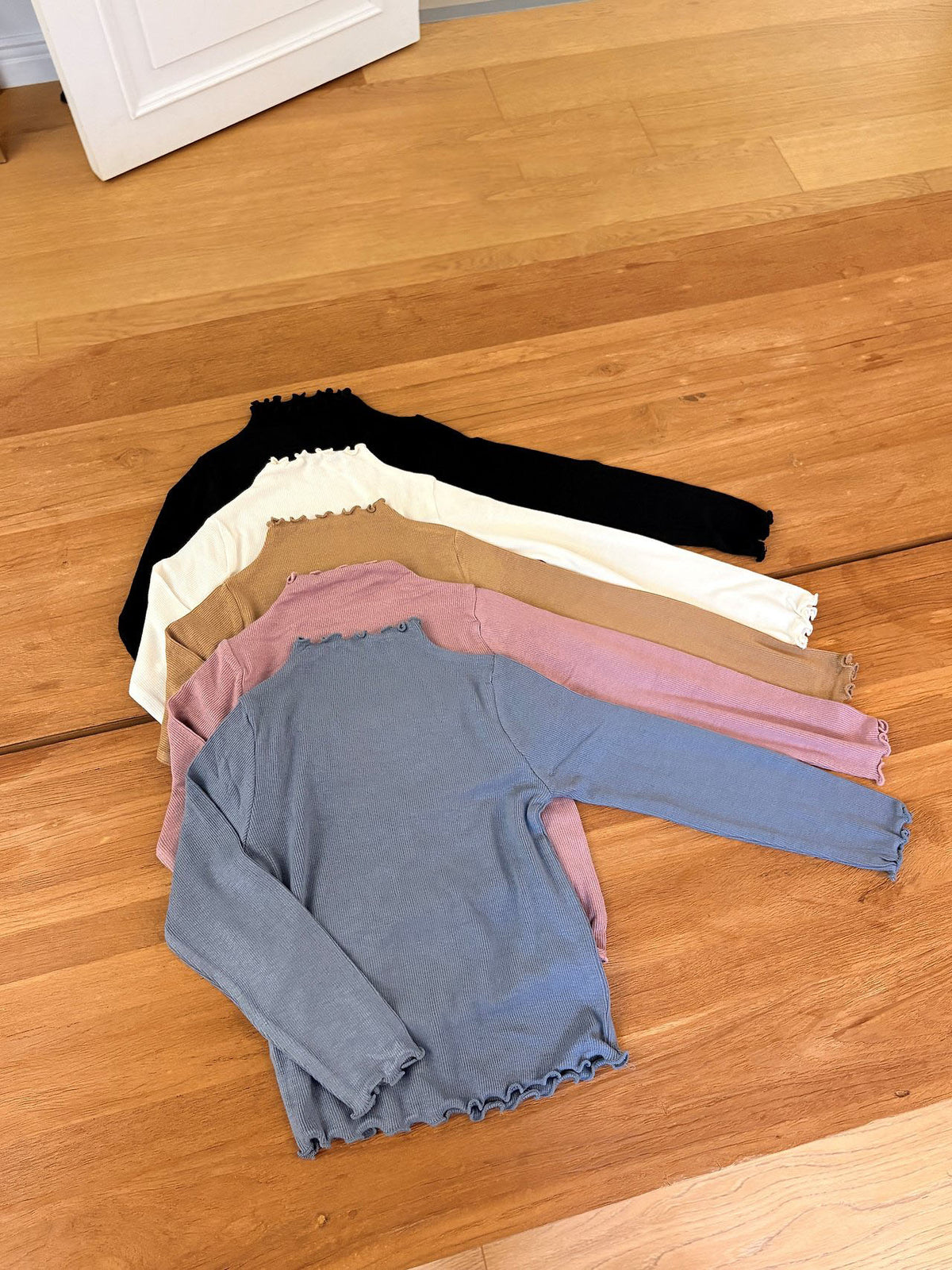 韓國童裝 26秋| OH18 氣質木耳邊高領打底衫 Ribbed Mock Neck Tee 上衣