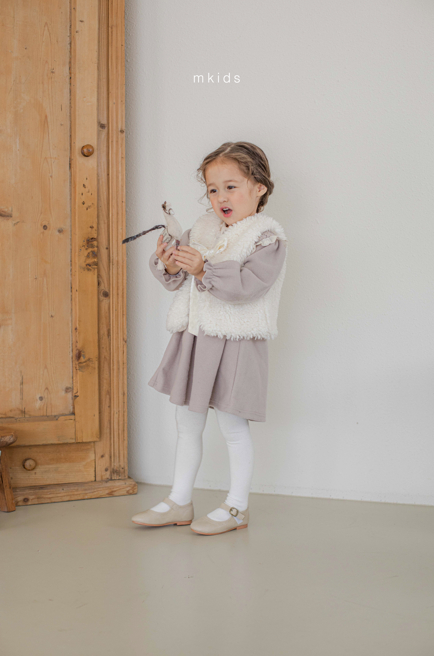 韓國童裝 25秋冬 | MD25438 Lace Embroidery Kids OPS