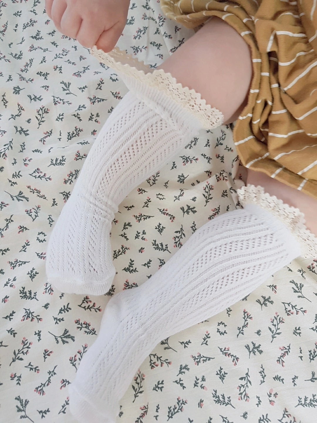 【現貨】韓國童裝 童襪 LACE PUNCHING KNEE SOCKS